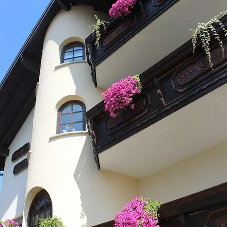 Haus Erika 게스트하우스 3*